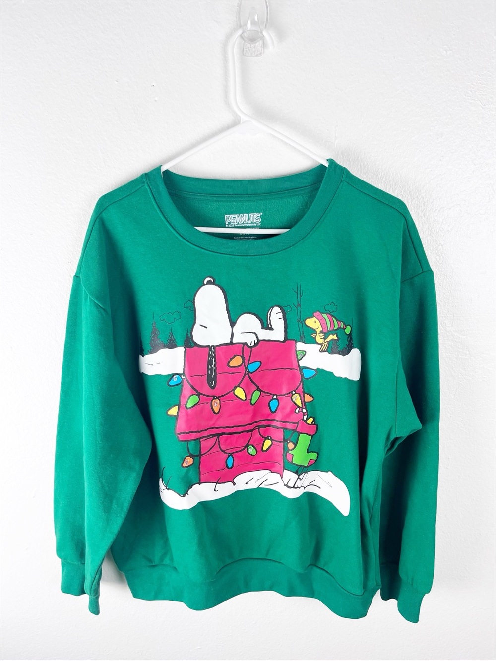 PEANUTS Snoopy Light Up Christmas Graphic Green Long Sleeves Sweatshirt Large